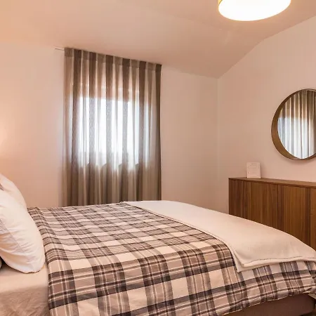 Nyaraló In Croatia Near The Coast *