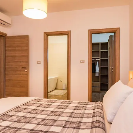 In Croatia Near The Coast Будинок відпочинку *